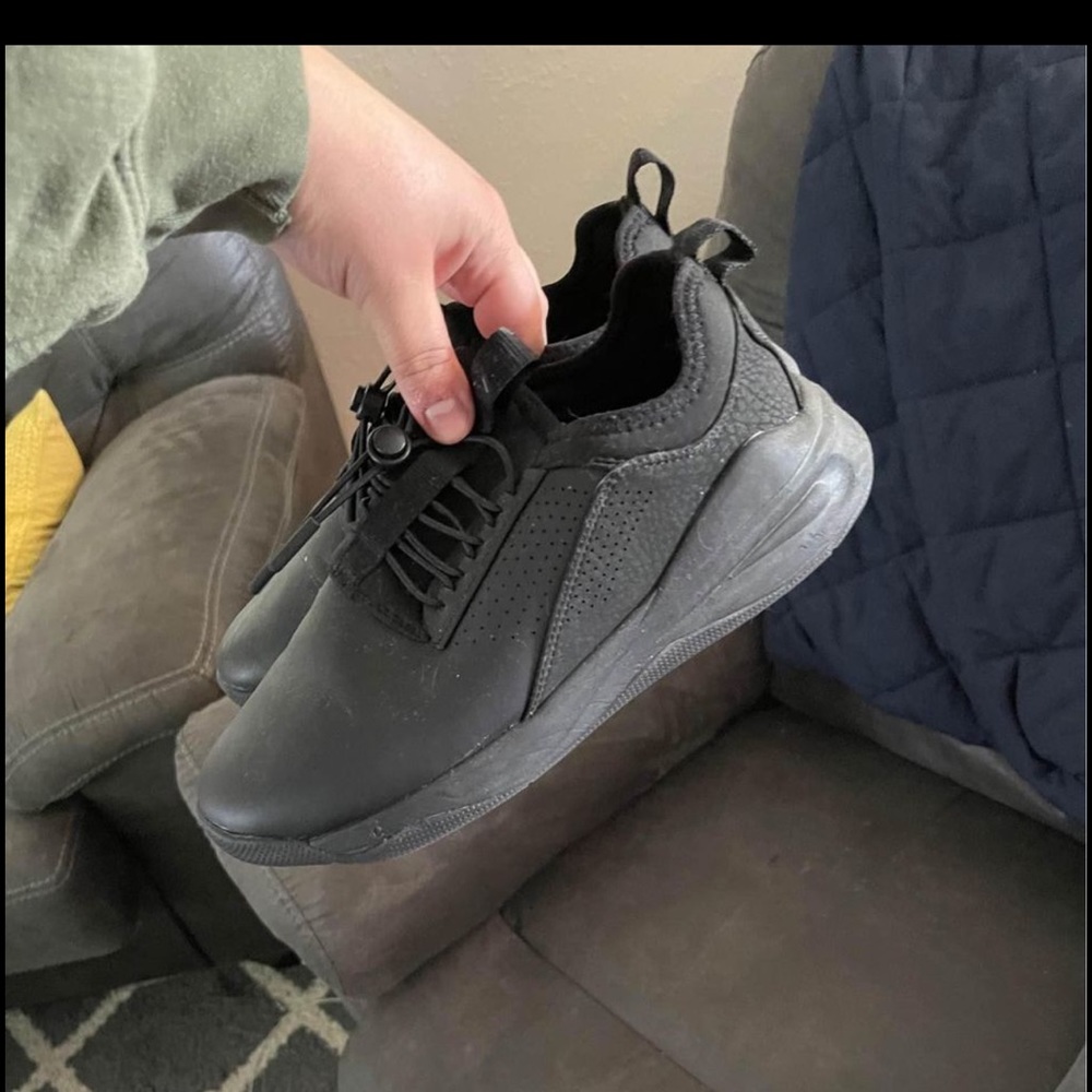 Black clove shoes